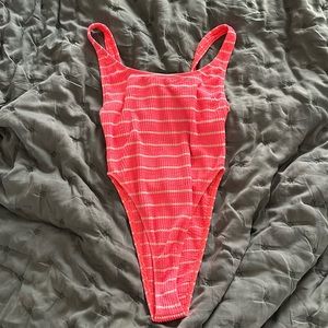 Body Glove Women's Standard Rush Scoop Back One Piece Swimsuit size small